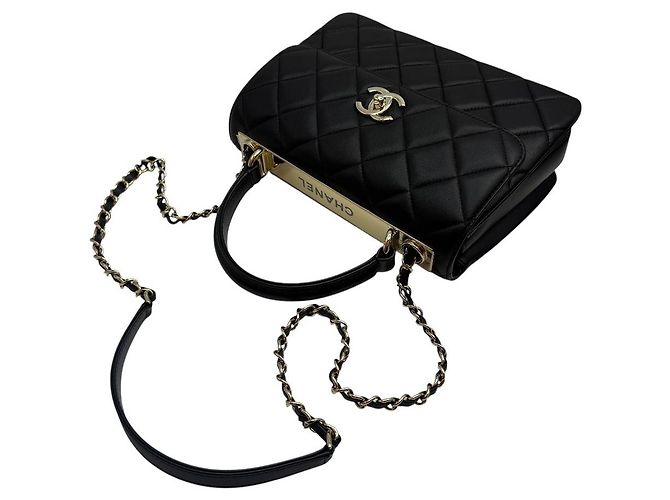 Chanel Borsa a tracolla piccola in pelle di agnello con patta e catena Nera Nero - vista 6