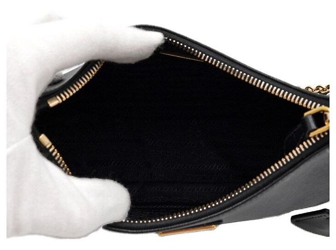 Prada Borsa hobo multi Re-Edition in pelle Saffiano nera con catena dorata - vista 6