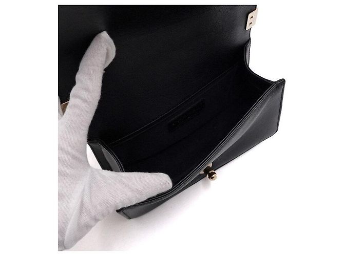 Chanel Borsa a tracolla e crossbody Boy Small in pelle d'agnello con catena dorata Nero - vista 7