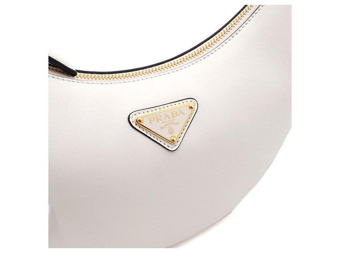 Prada Borsa Tote e Borsa a Tracolla e Spalla in Pelle Bianca Arke con Logo Triangolo Dorato - vista 8