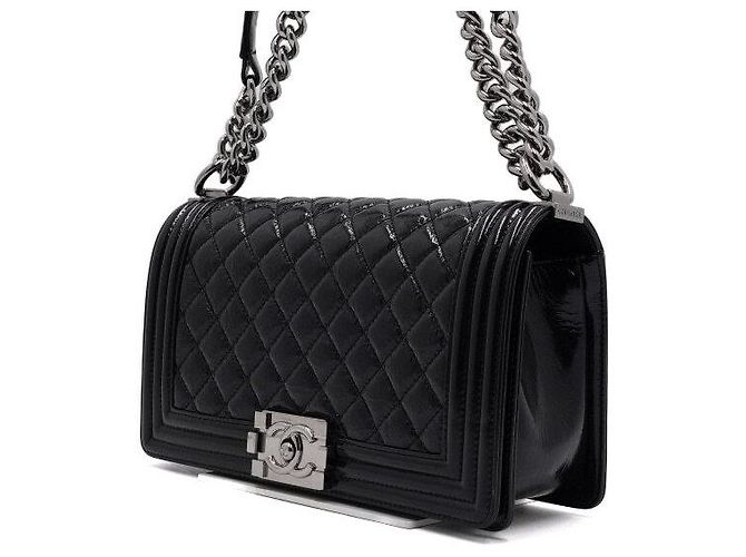 Chanel Borsa a tracolla e spalla Boy Medium Flap in vitello verniciato nero con catena argentata - vista 3