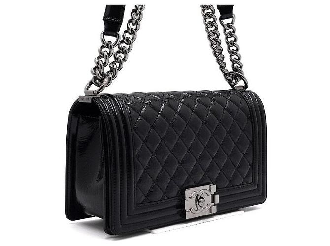 Chanel Borsa a tracolla e spalla Boy Medium Flap in vitello verniciato nero con catena argentata - vista 4