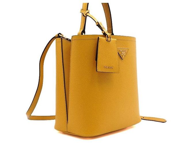 Prada Borsa Tote e Borsa a Tracolla Medium Yellow Saffiano Doblé Panier Giallo - vista 3