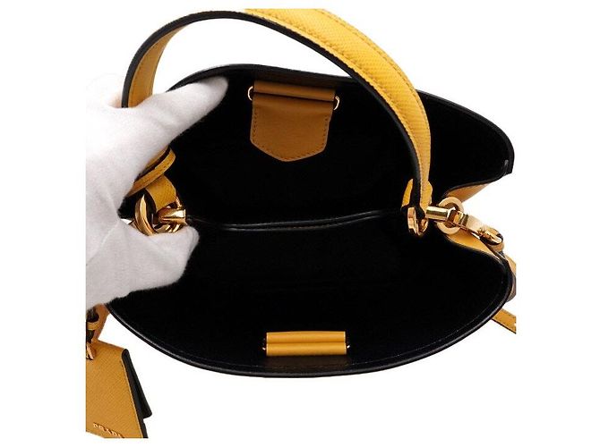 Prada Borsa Tote e Borsa a Tracolla Medium Yellow Saffiano Doblé Panier Giallo - vista 5