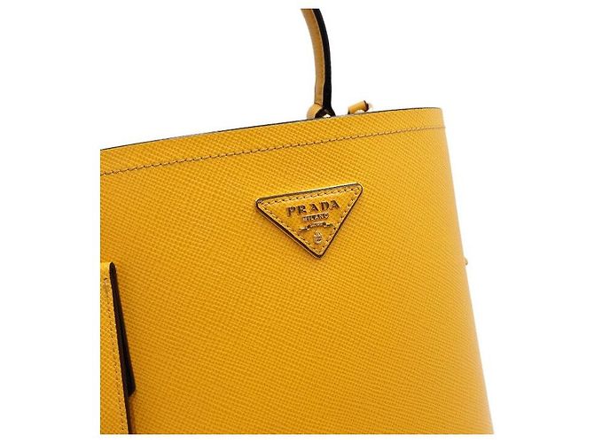 Prada Borsa Tote e Borsa a Tracolla Medium Yellow Saffiano Doblé Panier Giallo - vista 9