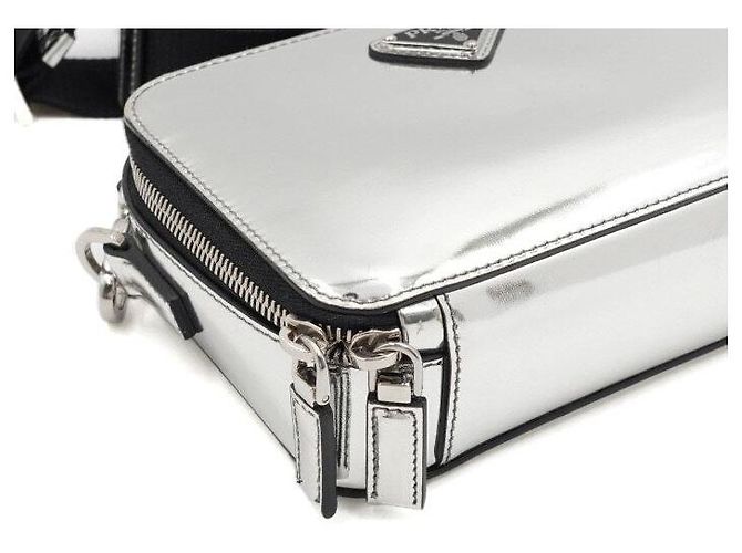 Prada Borsa a spalla e borsa a tracolla unisex in argento spazzolato - vista 8