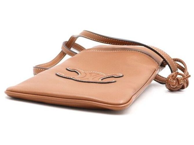 Céline Borsa a tracolla pochette per telefono Triomphe in pelle color Tan con coulisse - vista 7