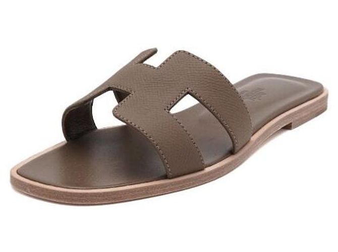 Hermès Sandali ciabatte ORAN da donna in Epsom Taupe Marrone - vista 2