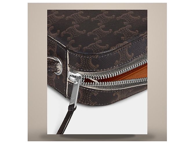 Céline Borsa Messenger con Charm Triomphe Canvas Soft Lambskin Black Tan - vista 5