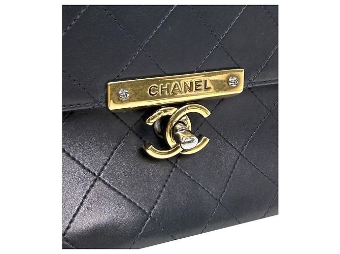 Chanel Borsa a tracolla matelassé con patta blu navy - vista 10