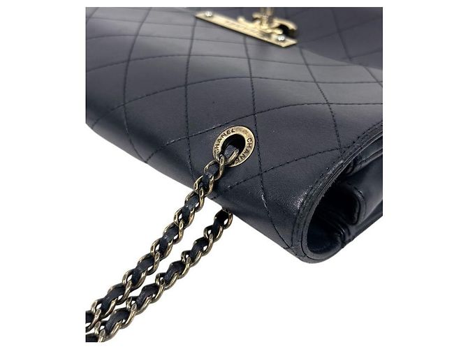 Chanel Borsa a tracolla matelassé con patta blu navy - vista 11