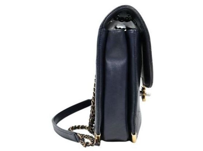 Chanel Borsa a tracolla matelassé con patta blu navy - vista 2