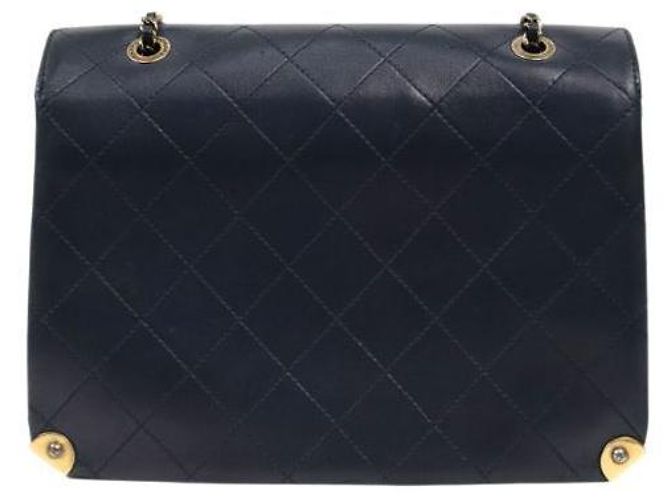 Chanel Borsa a tracolla matelassé con patta blu navy - vista 3