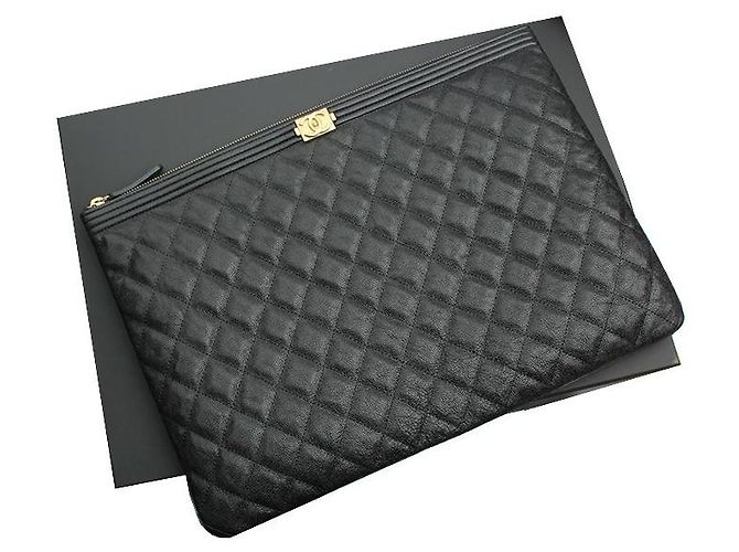 Chanel Clutch Grande Boy Black Soft Caviar Gold-tone Nero - vista 6