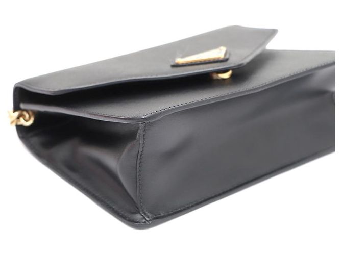 Prada Borsa a spalla e crossbody Saffiano Envelope con catena dorata Nero - vista 13