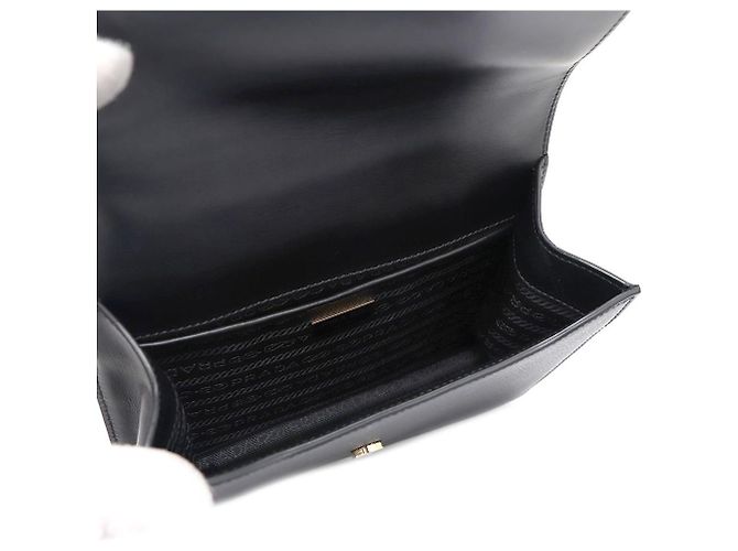 Prada Borsa a spalla e crossbody Saffiano Envelope con catena dorata Nero - vista 7