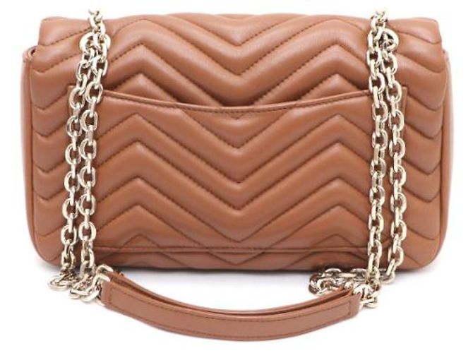 Gucci Borsa a tracolla matelassé media GG Marmont con catena dorata Marrone - vista 10