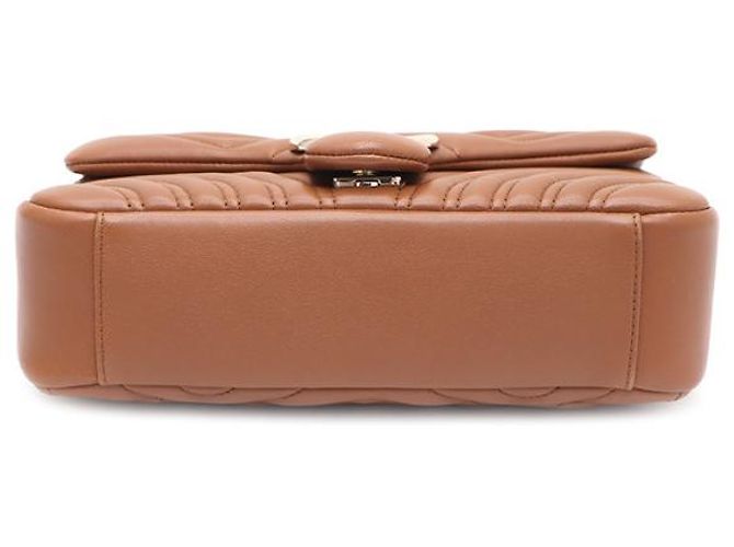Gucci Borsa a tracolla matelassé media GG Marmont con catena dorata Marrone - vista 12