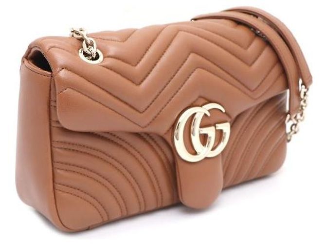 Gucci Borsa a tracolla matelassé media GG Marmont con catena dorata Marrone - vista 2