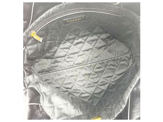 Chanel Bolso de hombro pequeño de piel de becerro negra y metal dorado Negro - vista 10