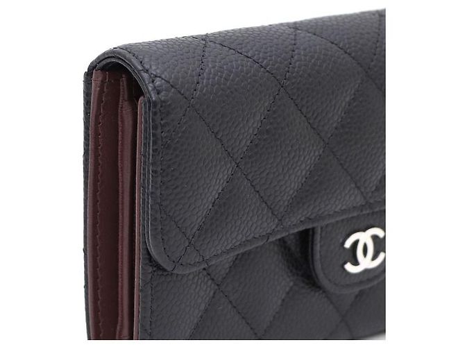 Chanel Klassisches Damen-Portemonnaie mit Klappe aus schwarzem Kaviarleder mit silbernem CC-Logo - Ansicht 4