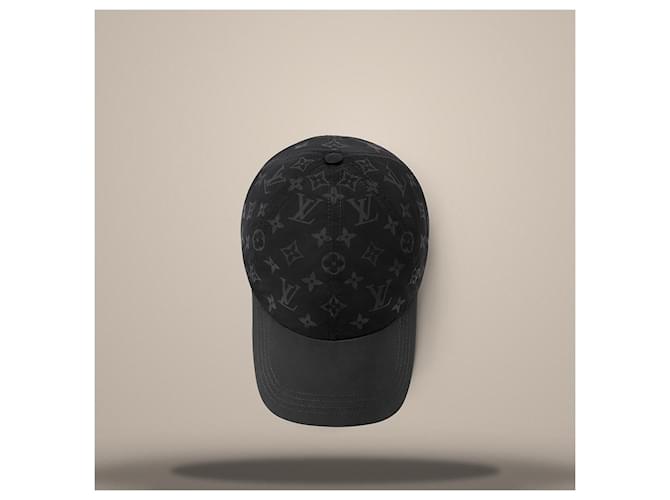 Louis Vuitton Monogram Blast Cap Black Negro - vista 4
