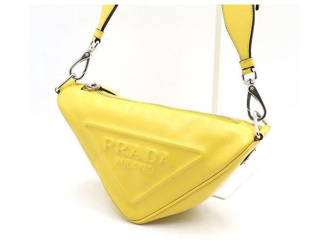 Prada Borsa a tracolla e spalla in pelle gialla con logo triangolare - vista 2