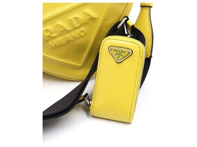 Prada Borsa a tracolla e spalla in pelle gialla con logo triangolare - vista 4