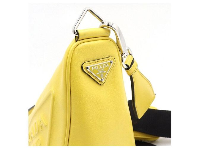 Prada Borsa a tracolla e spalla in pelle gialla con logo triangolare - vista 7
