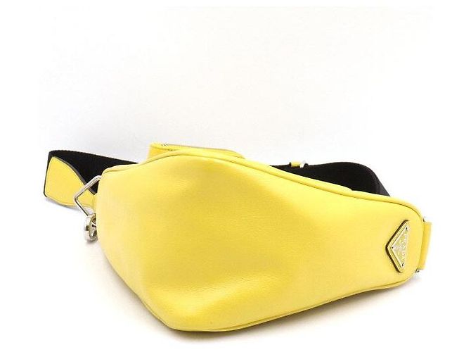 Prada Borsa a tracolla e spalla in pelle gialla con logo triangolare - vista 8
