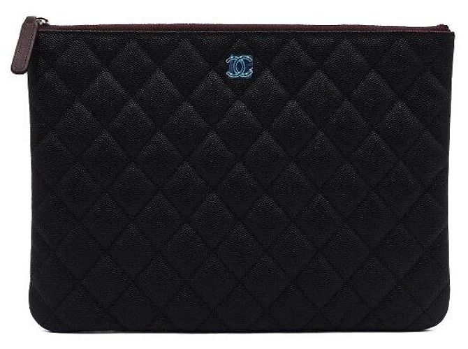 Chanel Borsa a Pochette Classic New Medium in Caviar Nero con Logo CC Argento - vista 2