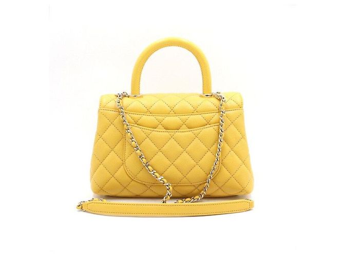 Coco Handle Chanel Sac à main Tote Small Flap Top Handle en cuir Caviar jaune avec chaîne dorée et bandoulière - vue 6