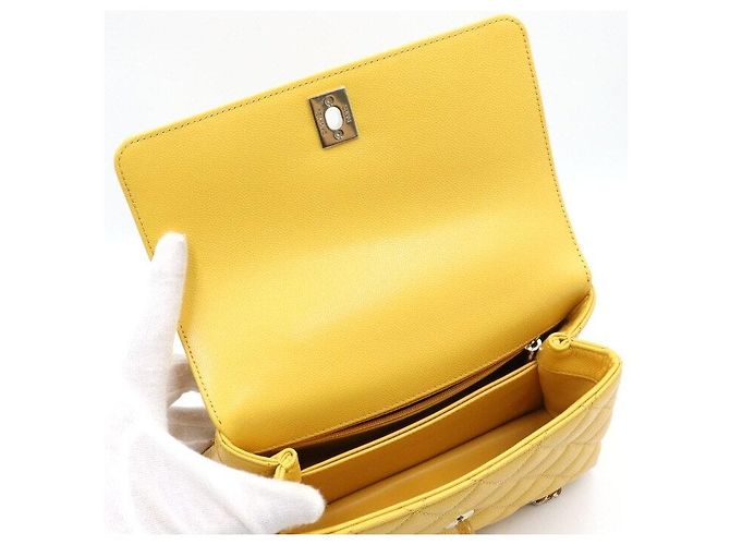 Coco Handle Chanel Sac à main Tote Small Flap Top Handle en cuir Caviar jaune avec chaîne dorée et bandoulière - vue 7