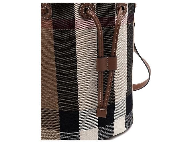Burberry Kleine Bucket Bag Schultertasche und Crossbody Bag aus braunem Karomuster-Canvas - Ansicht 8