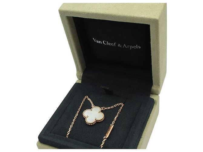 Van Cleef & Arpels Collana con pendente Vintage Alhambra in oro giallo e madreperla - vista 4