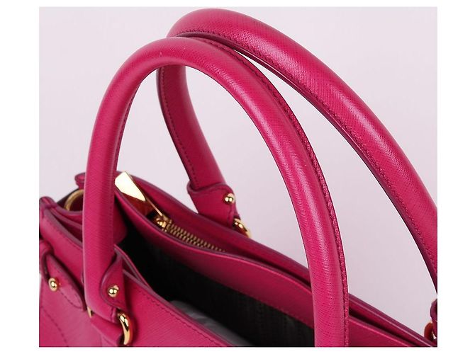 Salvatore Ferragamo Borsa Tote e Borsa a Tracolla Rosa Gancini con Dettagli Dorati - vista 7