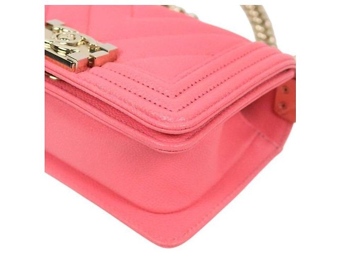 Chanel Mini Boy Bag in caviar chevron rosa con chip - vista 6