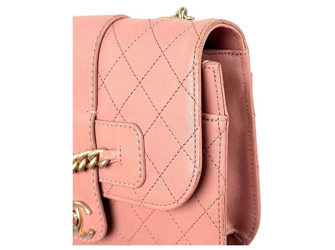 Chanel Borsa a tracolla matelassé rosa con patta e catena - vista 10