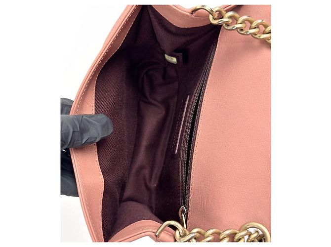 Chanel Borsa a tracolla matelassé rosa con patta e catena - vista 12