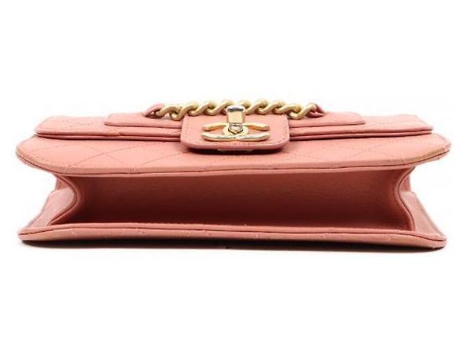 Chanel Borsa a tracolla matelassé rosa con patta e catena - vista 4