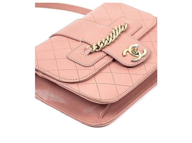 Chanel Borsa a tracolla matelassé rosa con patta e catena - vista 6