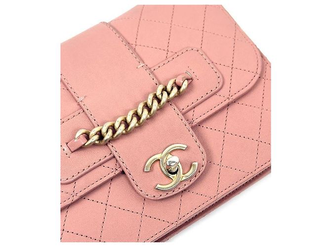Chanel Borsa a tracolla matelassé rosa con patta e catena - vista 7