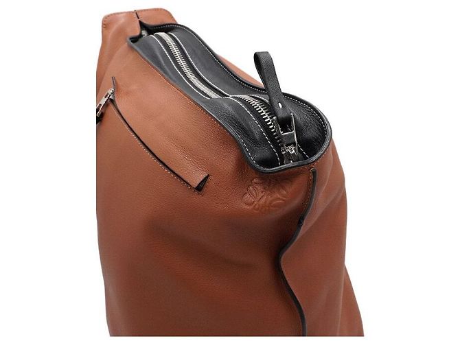 Loewe Zaino sling in pelle marrone da uomo - vista 8