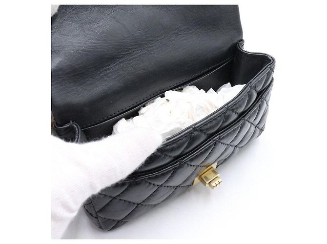 2.55 Chanel Vintage Micro-Gürteltasche aus Kalbsleder mit goldener Kette - Ansicht 5
