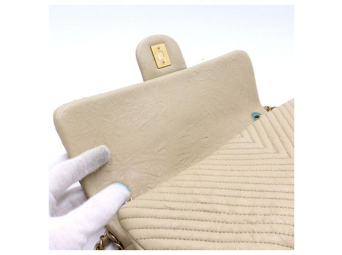 Chanel Bolsa de ombro CC com corrente dourada em couro de bezerro bege chevron Marrom - vista 6