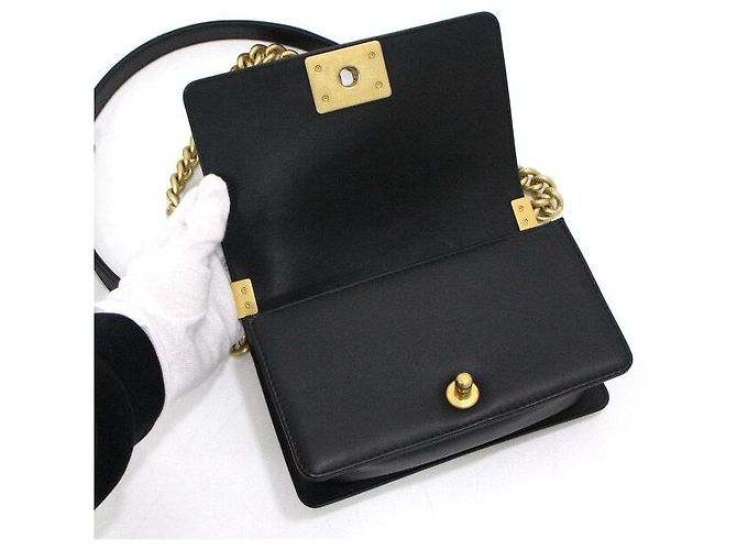 Chanel Borsa a tracolla e crossbody Around Boy Small Flap con catena dorata Nero - vista 6