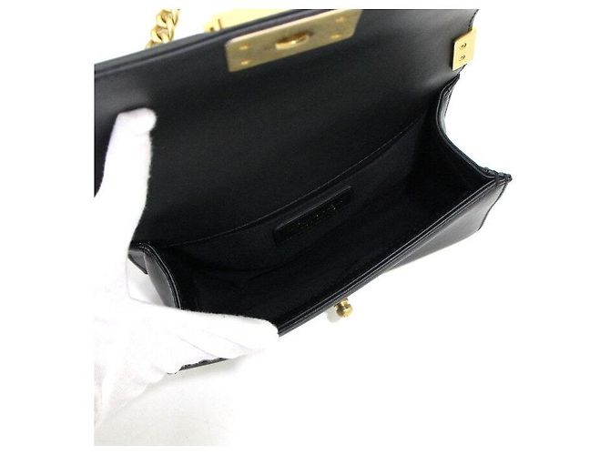 Chanel Borsa a tracolla e crossbody Around Boy Small Flap con catena dorata Nero - vista 7