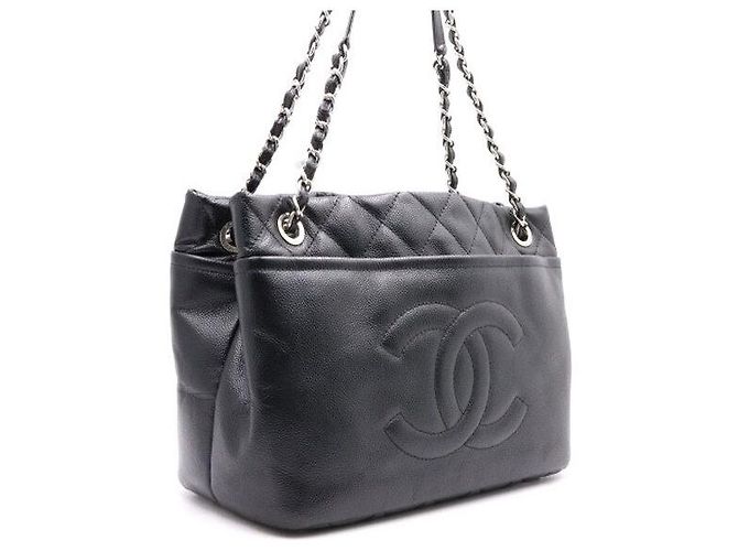 Chanel Borsa a tracolla Timeless CC in pelle caviar morbida nera con catena argentata Nero - vista 3