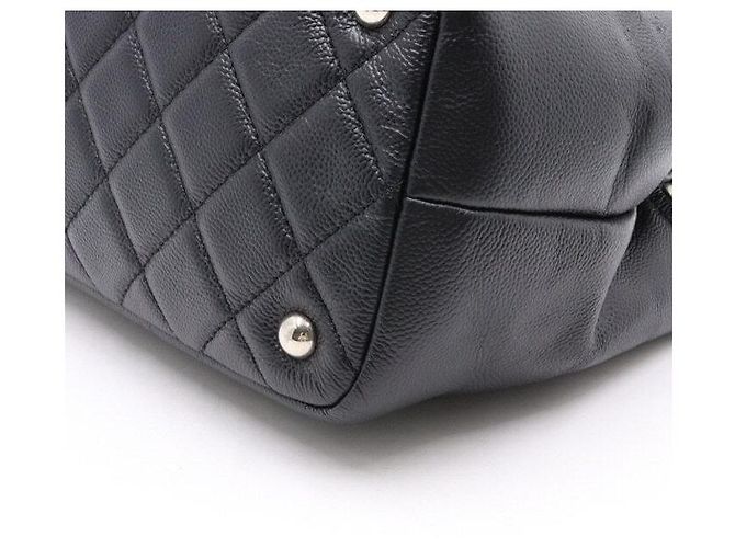 Chanel Borsa a tracolla Timeless CC in pelle caviar morbida nera con catena argentata Nero - vista 7