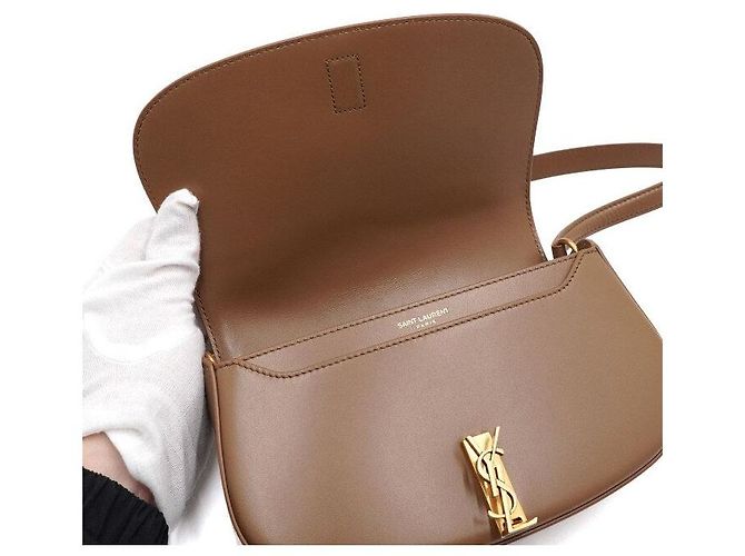 Saint Laurent Borsa a tracolla mezza luna Mini Voltaire in vitello Dark Cocoa - vista 8